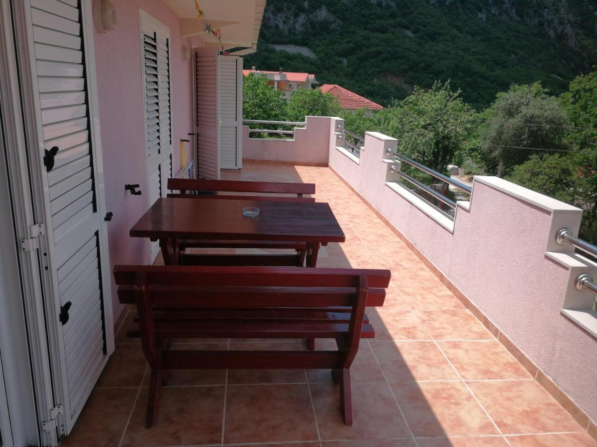 Ferienwohnung Tim Kotor Exterior foto